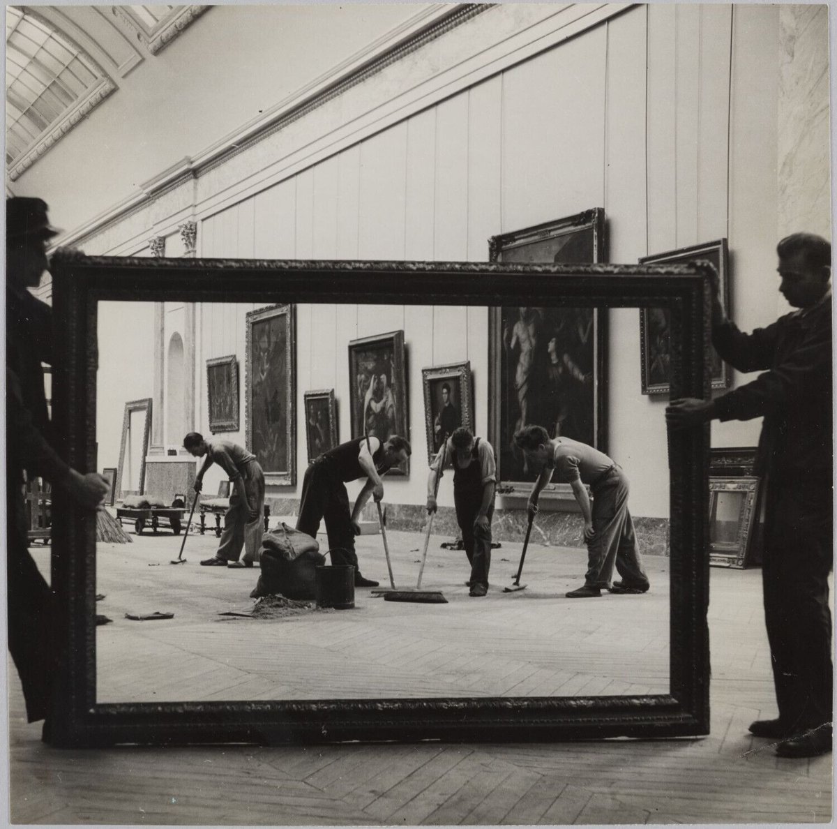 Экскурсия по выставке «Louvre Photo»
